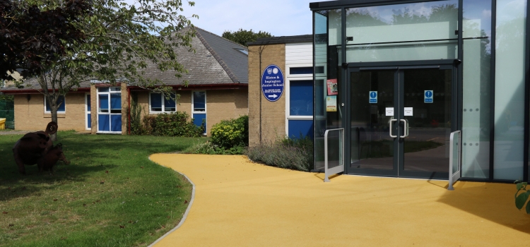 Pathway in NatraTex Colour Gold
